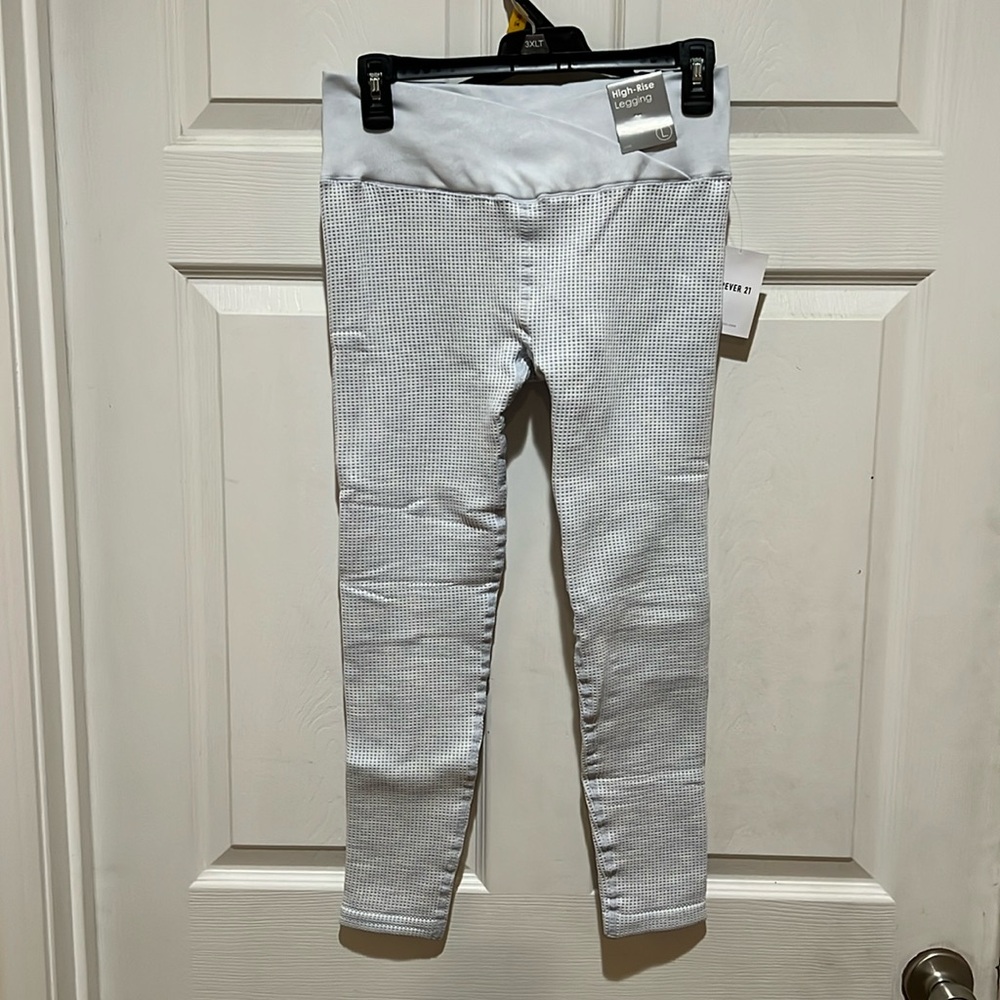 Women’s forever 21 high-rise leggings size large, NWT, baby blue color